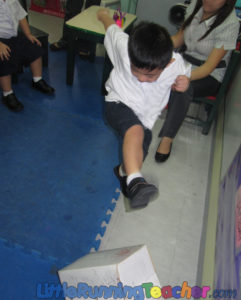 Box_Kicking4