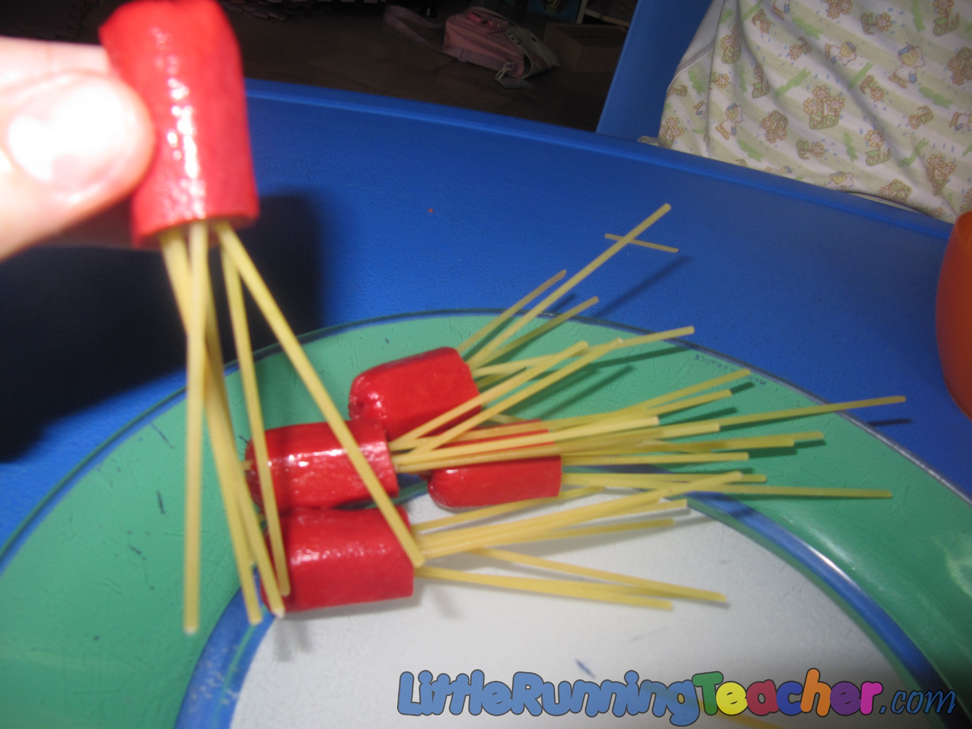 Different ways to cook a hotdog Makeover your summer hot dogs with these fun ideas and easy recipes. Plus, try our genius ideas for topping your hot dog.
