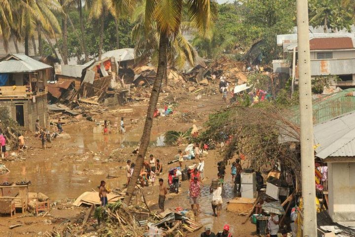 How to help the flood victims essay